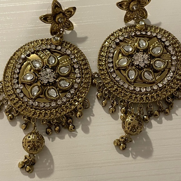 Earnings - Picture 1 of 3